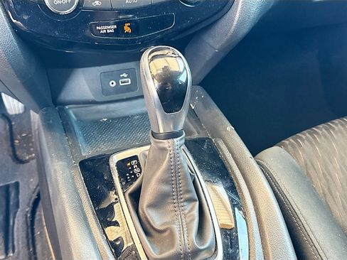 Used 2020 Nissan Rogue SV FWD image 20