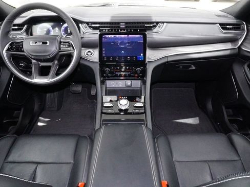 Used 2024 Jeep Grand Cherokee Overland w/ Luxury Tech Group IV AWD/4WD image 24