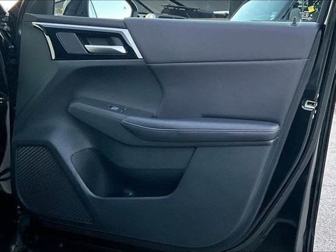 Used 2023 Mitsubishi Outlander SE image 21