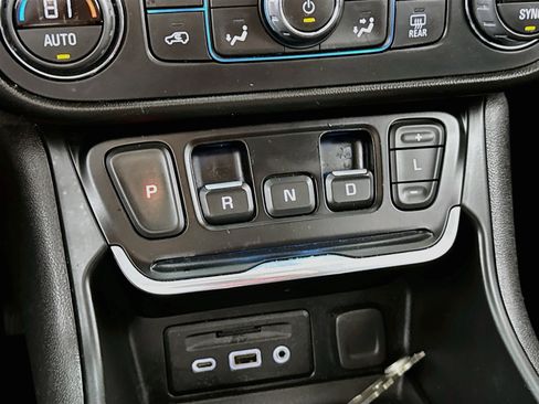 Used 2020 GMC Terrain SLE w/ Driver Convenience Package AWD/4WD image 18
