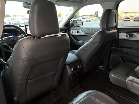 Used 2025 Ford Explorer Active w/ Active Comfort Package RWD image 17