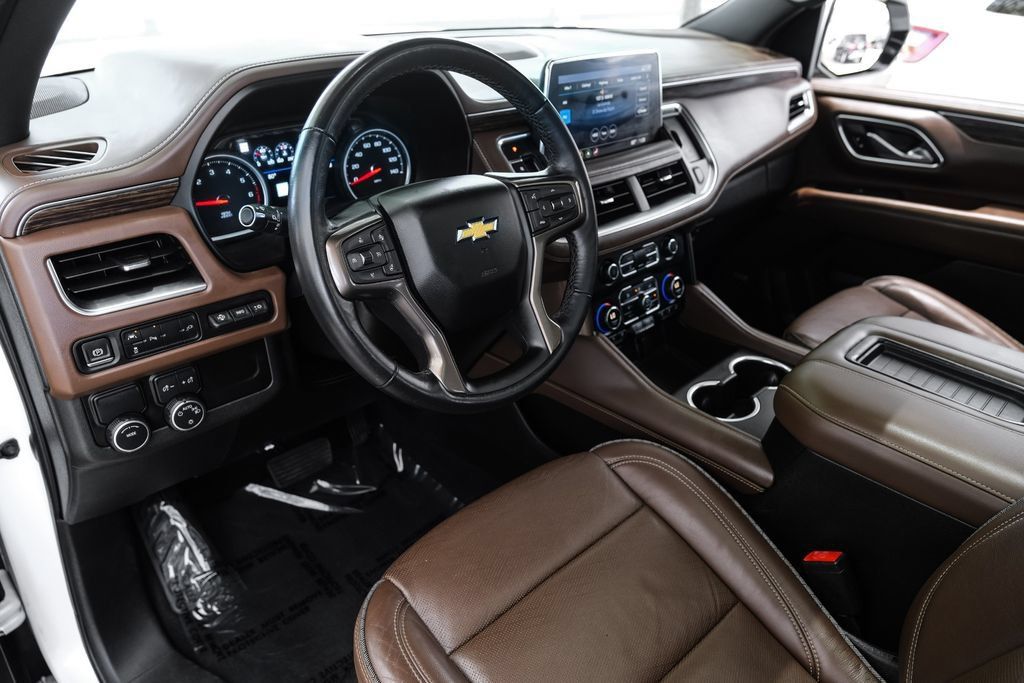 Used 2021 Chevrolet Suburban High Country RWD image 2