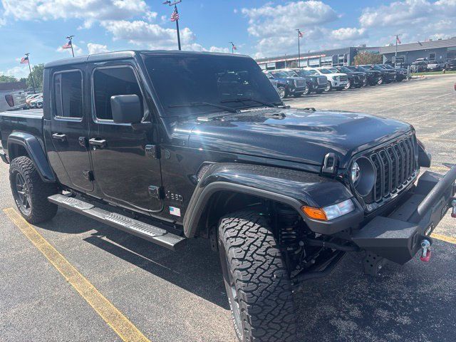Used 2025 Jeep Gladiator Sport AWD/4WD image 4