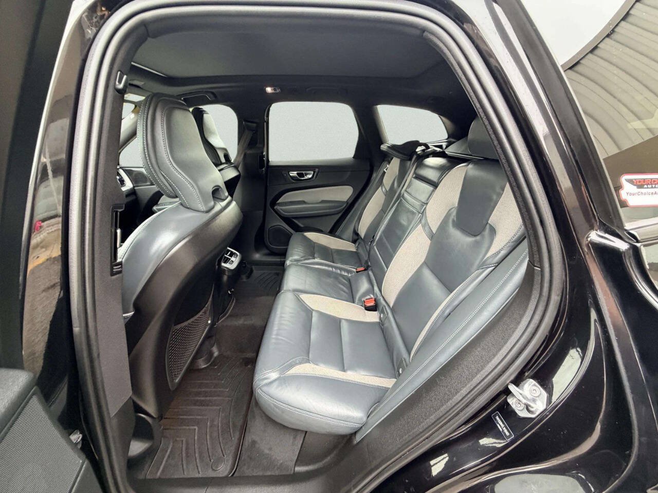 Used 2020 Volvo XC60 T5 R-Design w/ Protection Package AWD/4WD image 23