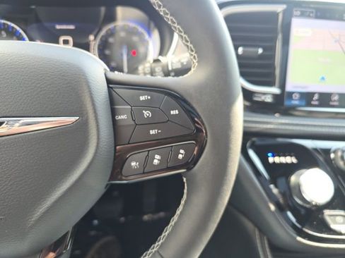 Used 2025 Chrysler Pacifica Limited w/ Trailer Tow Group image 15