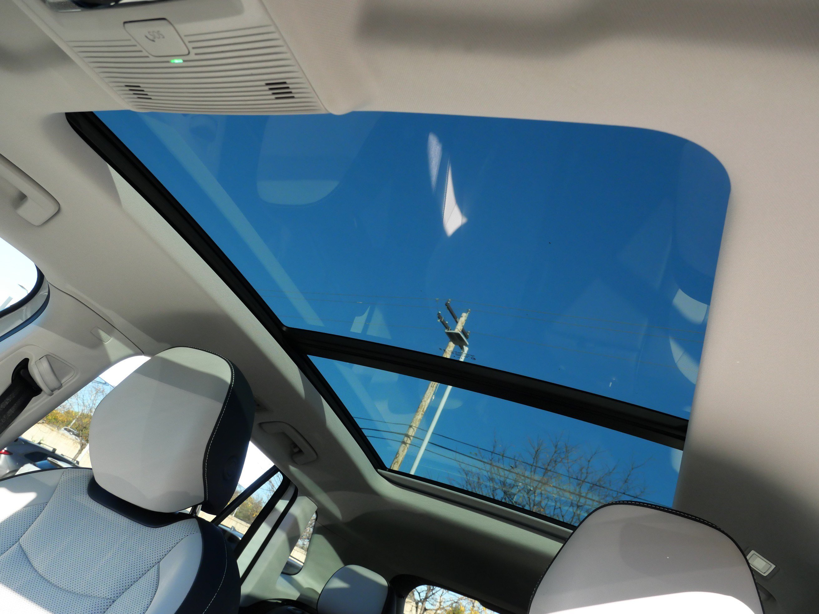 Certified 2025 Volkswagen Tiguan SE w/ Panoramic Sunroof Package AWD/4WD image 31