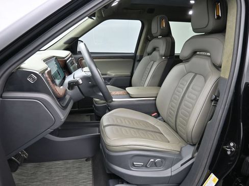 Used 2022 Rivian R1T Adventure AWD/4WD image 10