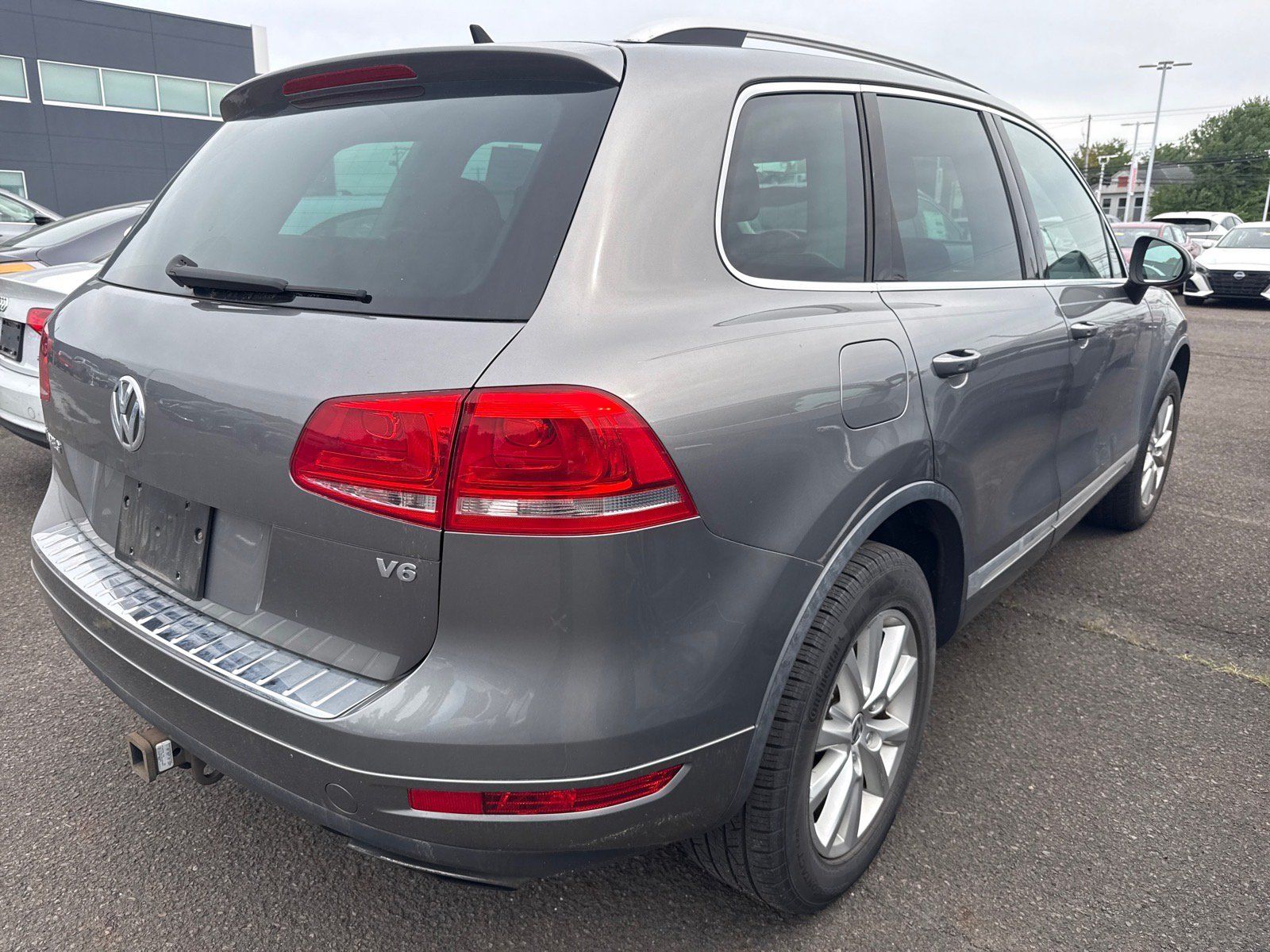 Used 2014 Volkswagen Touareg Sport AWD/4WD image 4