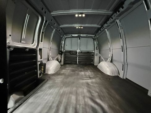 Used 2023 Chevrolet Express 2500 w/ Driver Convenience Package image 9