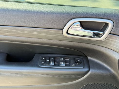 Used 2020 Jeep Grand Cherokee Altitude image 14