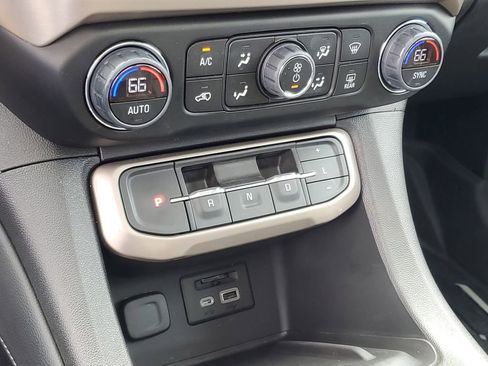 Used 2023 GMC Acadia Denali w/ Denali Ultimate Package AWD/4WD image 21