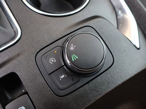 Used 2023 Chevrolet Traverse LT FWD image 27