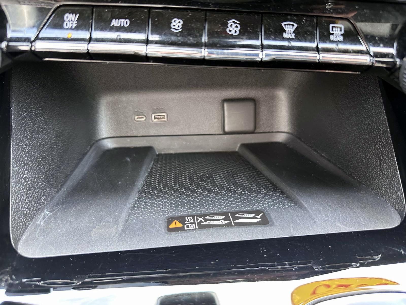 Used 2025 Chevrolet Traverse LT w/ Driver Confidence Package FWD image 25