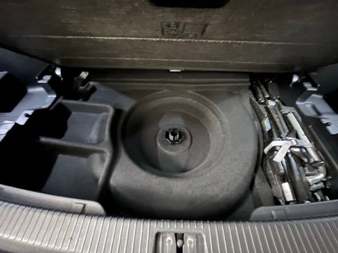 Certified 2024 Volkswagen Atlas Peak Edition SE image 30