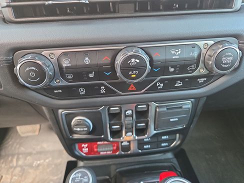 Used 2024 Jeep Gladiator Mojave image 27