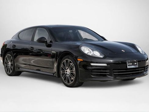 Used 2016 Porsche Panamera S image 4