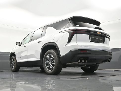 Used 2024 Chevrolet Traverse LS FWD image 25