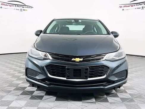 Used 2017 Chevrolet Cruze LT image 3