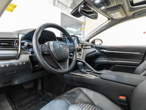 Used 2024 Toyota Camry SE w/ Cold Weather Package image 4