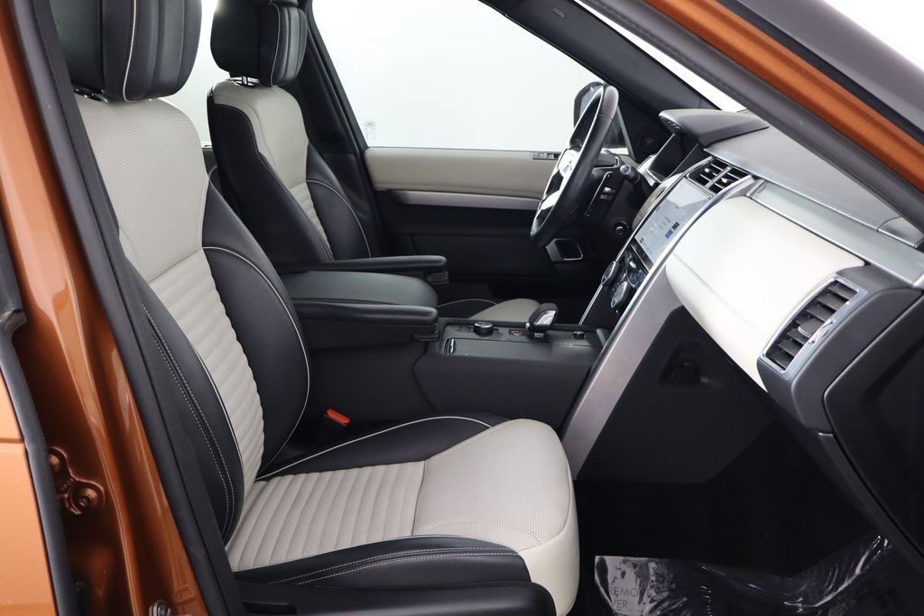 Used 2022 Land Rover Discovery HSE R-Dynamic AWD/4WD image 17