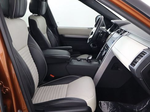 Used 2022 Land Rover Discovery HSE R-Dynamic AWD/4WD image 17