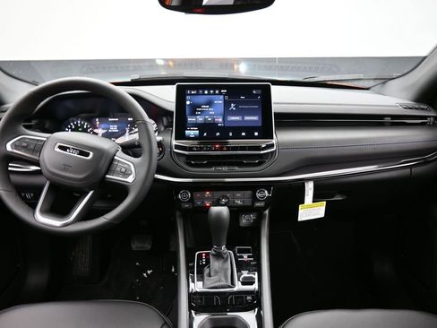 New 2026 Jeep Compass Latitude image 13