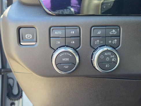 New 2026 GMC Sierra 1500 SLT image 25