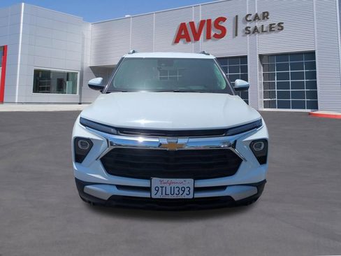Used 2025 Chevrolet TrailBlazer LT AWD/4WD image 2