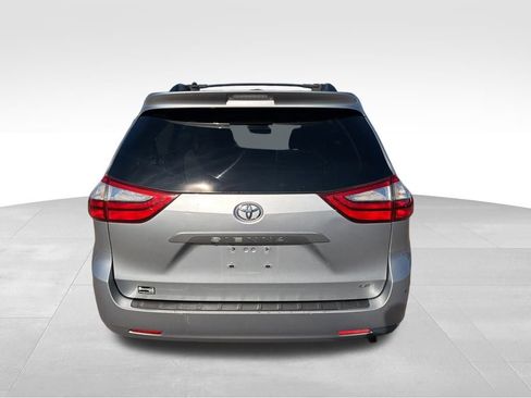 Used 2015 Toyota Sienna LE image 4