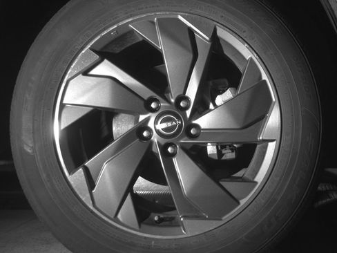 Used 2025 Nissan Rogue SV FWD image 13