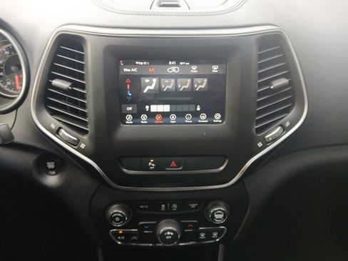 Used 2019 Jeep Cherokee Latitude Plus image 4