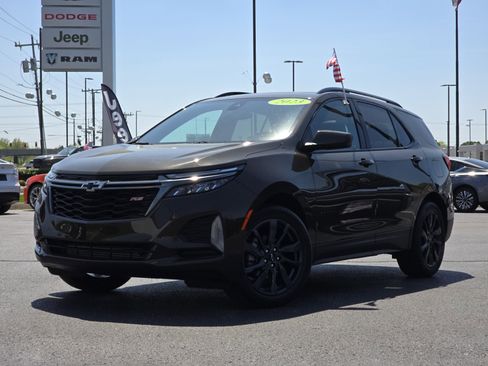 Used 2023 Chevrolet Equinox RS FWD image 2