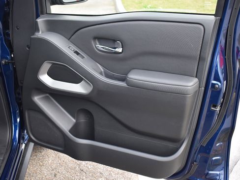 Used 2023 Nissan Frontier SV w/ SV Convenience Package image 57