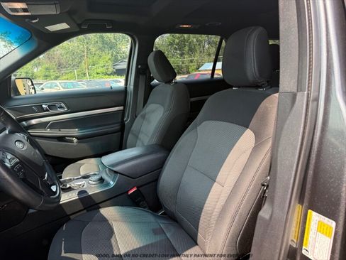 Used 2018 Ford Explorer XLT w/ Equipment Group 201A AWD/4WD image 11