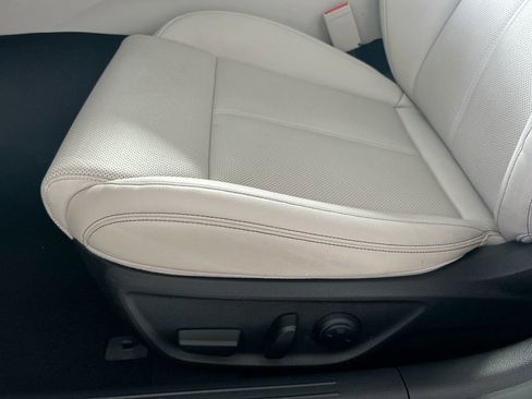 Used 2024 Genesis G70 2.5T image 13