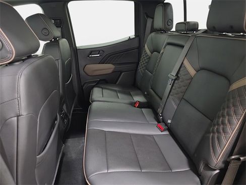Used 2024 GMC Canyon Denali image 13