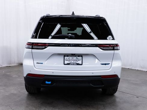 Used 2022 Jeep Grand Cherokee Trailhawk w/ Advanced Protech Group II AWD/4WD image 5
