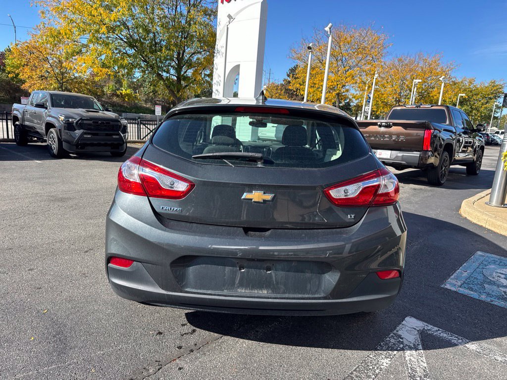 Used 2017 Chevrolet Cruze LT FWD image 4