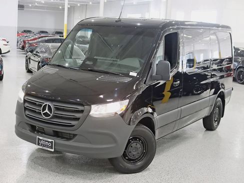 Used 2025 Mercedes-Benz Sprinter 2500 image 5