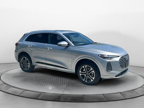 Certified 2025 Audi Q5 Premium w/ Convenience Package image 1