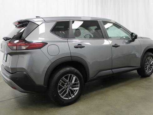 Used 2023 Nissan Rogue S image 6