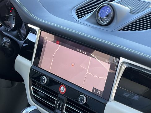 New 2026 Porsche Macan image 32