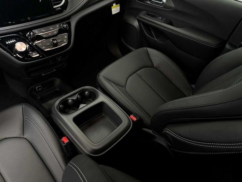 New 2026 Chrysler Pacifica Select w/ S Appearance Package FWD image 21