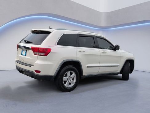 Used 2011 Jeep Grand Cherokee Laredo RWD image 4