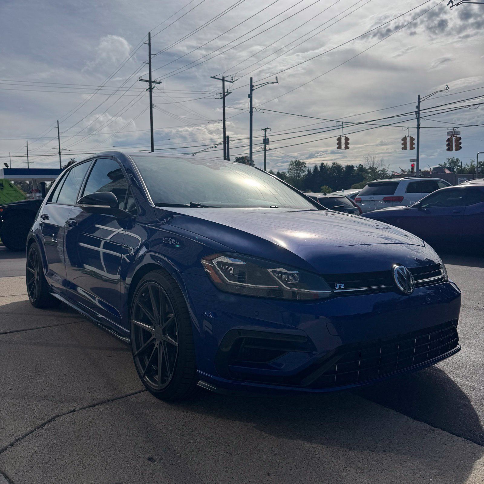 Used 2019 Volkswagen Golf R 4-Door AWD/4WD image 2