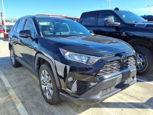 Used 2021 Toyota RAV4 XLE Premium image 1