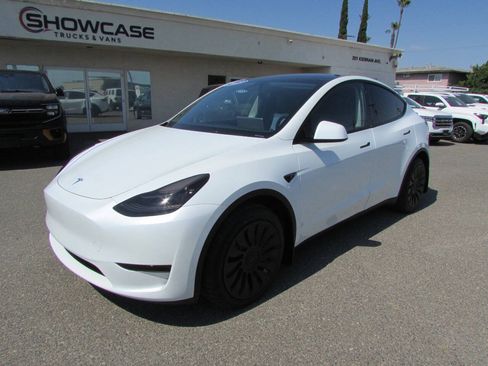 Used 2023 Tesla Model Y Long Range AWD/4WD image 4