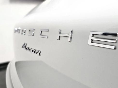 Used 2018 Porsche Macan Sport Edition AWD/4WD image 31