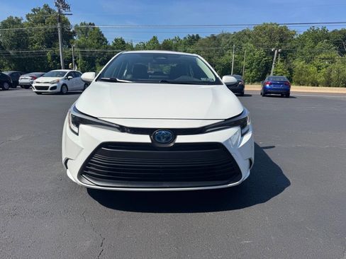 Used 2023 Toyota Corolla LE w/ LE Convenience Package FWD image 3
