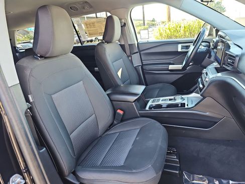 Used 2023 Ford Explorer XLT image 10